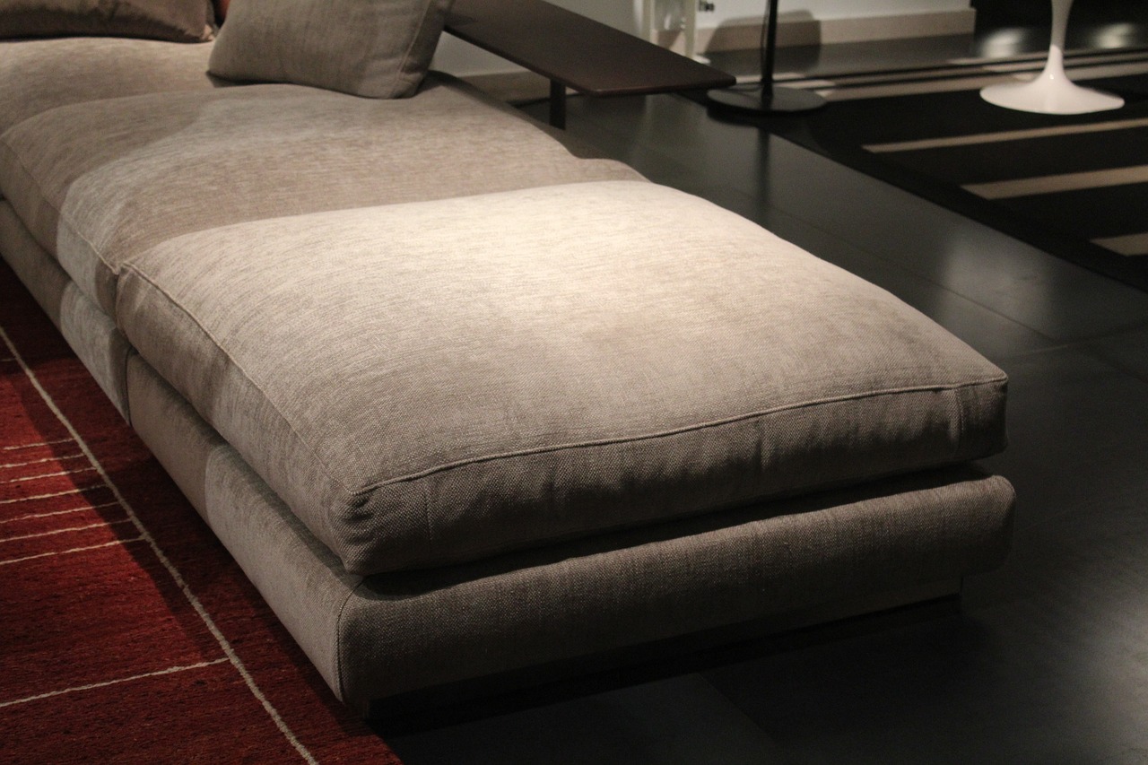 nettoyer un canapé en tissu