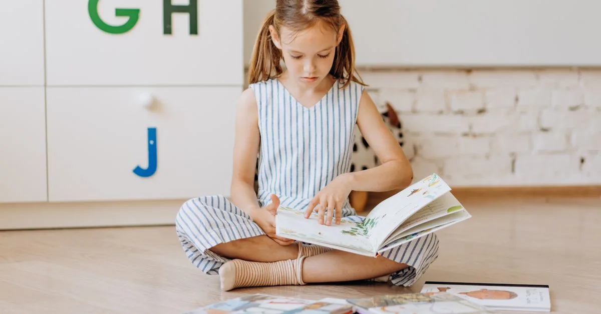 découvrez l'importance de la littératie chez les jeunes enfants et les meilleures pratiques pour favoriser leur apprentissage précoce de la lecture et de l'écriture.