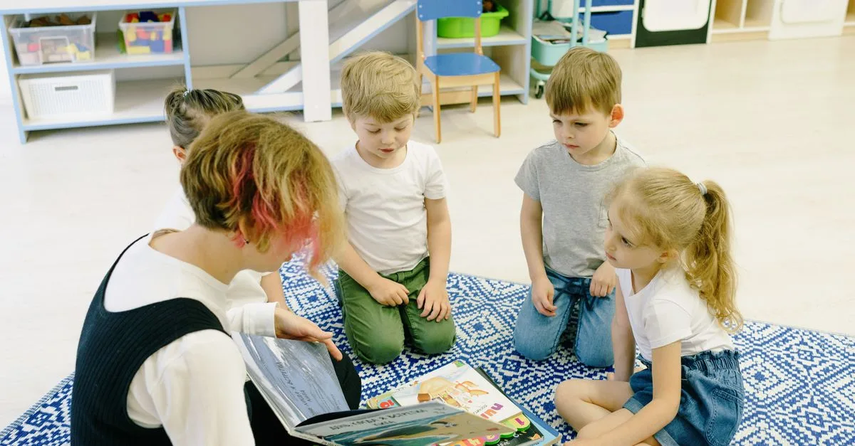 découvrez l'importance de la littératie chez les jeunes enfants et les meilleures pratiques pour favoriser leur apprentissage précoce de la lecture et de l'écriture.