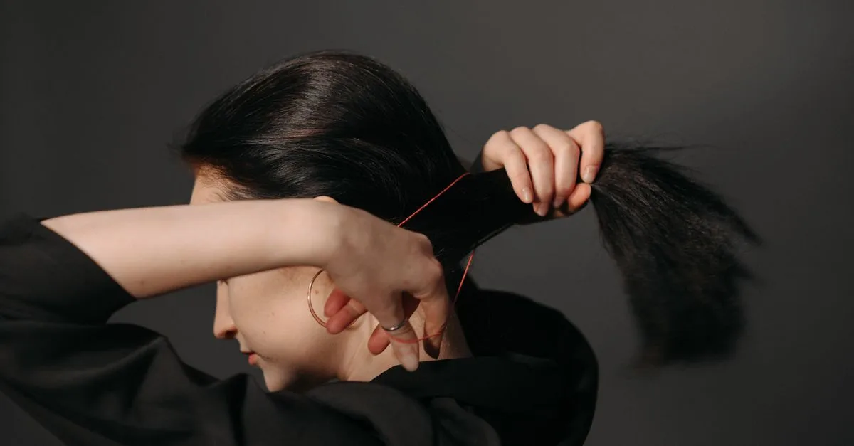 conseils et produits essentiels pour prendre soin de vos cheveux au quotidien et révéler toute leur beauté.
