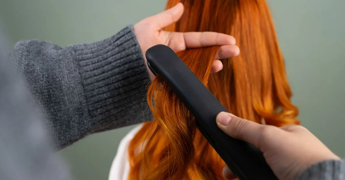 découvrez nos conseils et produits essentiels pour des soins capillaires adaptés à tous les types de cheveux, pour une chevelure saine et éclatante.